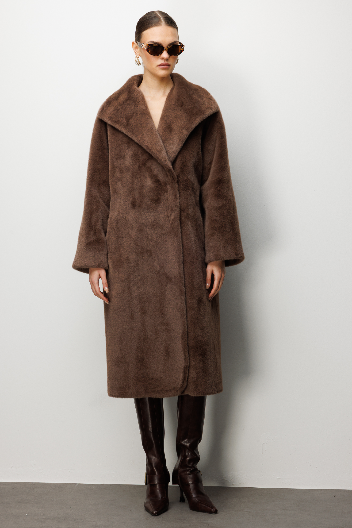 Trenç Siyah Uzun Peluş Kaban 7018